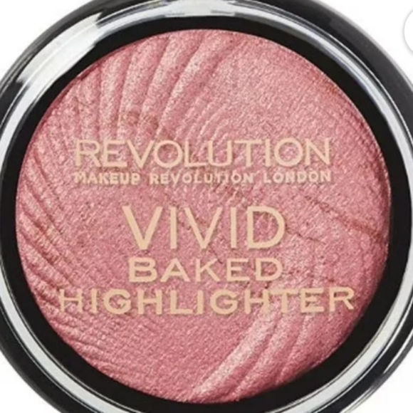 Makeup Revolution Bronzer & Contour Vivid Baked Highlighter Rosegold Lights New - Picture 1 of 2